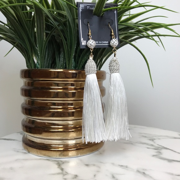 ‼️ White Thread Tassel Drop Earrings Rhinestones - Picture 2 of 5
